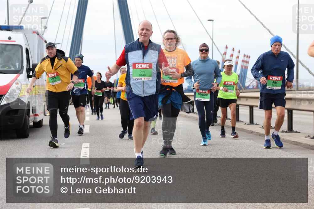 03.10.2025 - Köhlbrandbrückenlauf Lena Gebhardt http://msf.ph/oto/9203943 03.10.2025 15:55:01 Position 2 8194, 9749, 7589, 8306, 7632 meine-sportfotos.de