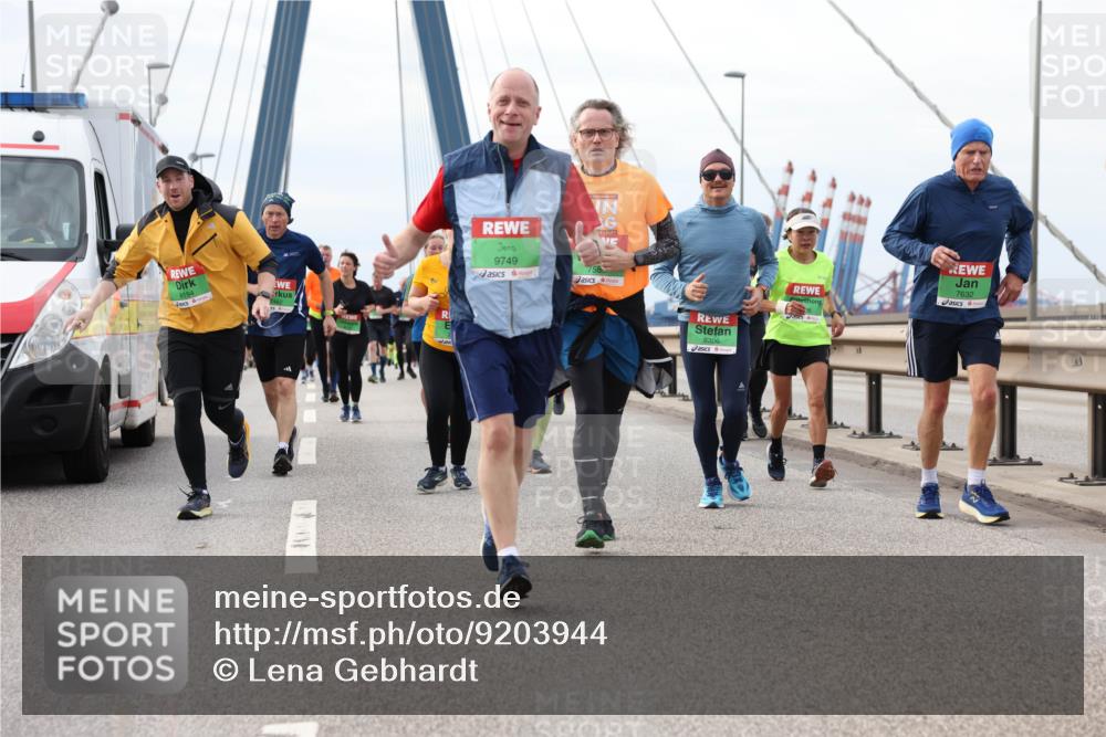 03.10.2025 - Köhlbrandbrückenlauf Lena Gebhardt http://msf.ph/oto/9203944 03.10.2025 15:55:01 Position 2 8194, 9749, 8306, 7632 meine-sportfotos.de