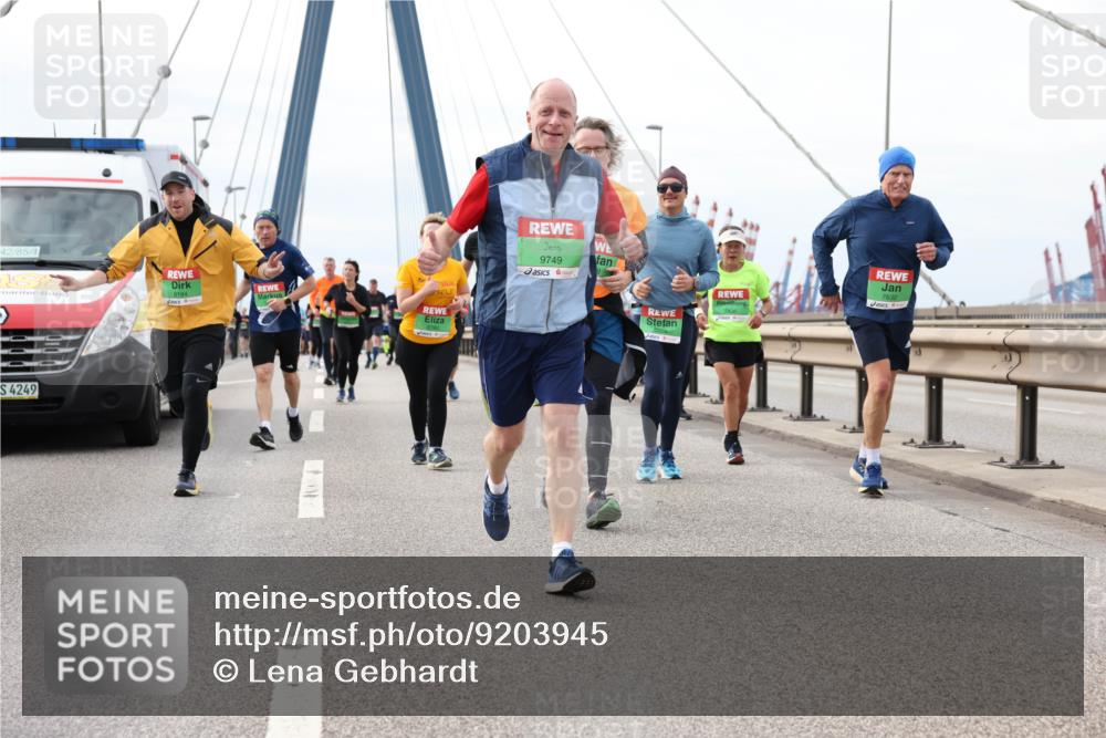 03.10.2025 - Köhlbrandbrückenlauf Lena Gebhardt http://msf.ph/oto/9203945 03.10.2025 15:55:01 Position 2 42, 85, 4, 8194, 4249, 9749, 7632 meine-sportfotos.de