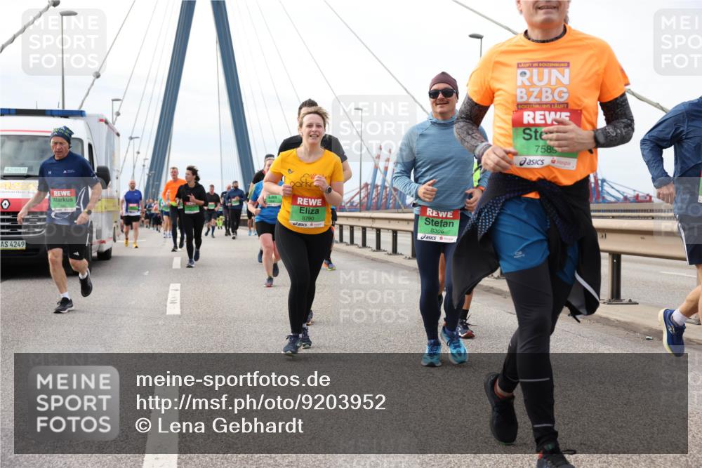 03.10.2025 - Köhlbrandbrückenlauf Lena Gebhardt http://msf.ph/oto/9203952 03.10.2025 15:55:03 Position 2 42, 85, 4249, 8790, 8306, 7585 meine-sportfotos.de