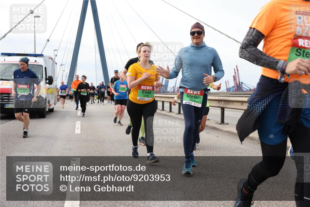 03.10.2025 - Köhlbrandbrückenlauf Lena Gebhardt http://msf.ph/oto/9203953 03.10.2025 15:55:03 Position 2 8790, 8306 meine-sportfotos.de