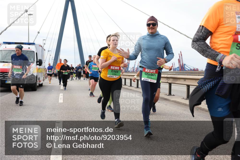 03.10.2025 - Köhlbrandbrückenlauf Lena Gebhardt http://msf.ph/oto/9203954 03.10.2025 15:55:03 Position 2 8790, 8306 meine-sportfotos.de