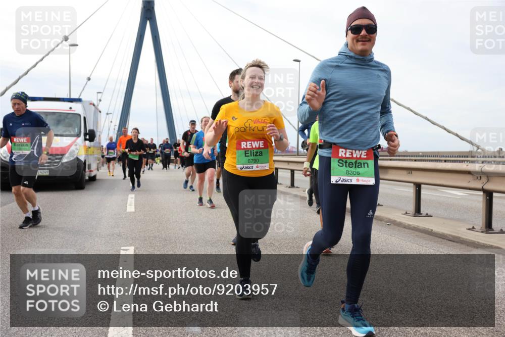 03.10.2025 - Köhlbrandbrückenlauf Lena Gebhardt http://msf.ph/oto/9203957 03.10.2025 15:55:04 Position 2 4249, 8790, 8306 meine-sportfotos.de