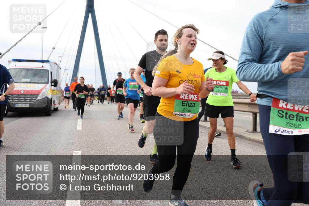 03.10.2025 - Köhlbrandbrückenlauf Lena Gebhardt http://msf.ph/oto/9203958 03.10.2025 15:55:04 Position 2 45, 4249, 8790, 7436, 8306 meine-sportfotos.de