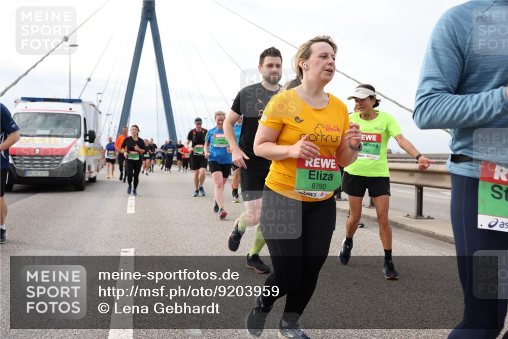 03.10.2025 - Köhlbrandbrückenlauf Lena Gebhardt http://msf.ph/oto/9203959 03.10.2025 15:55:04 Position 2 4249, 8790, 436 meine-sportfotos.de
