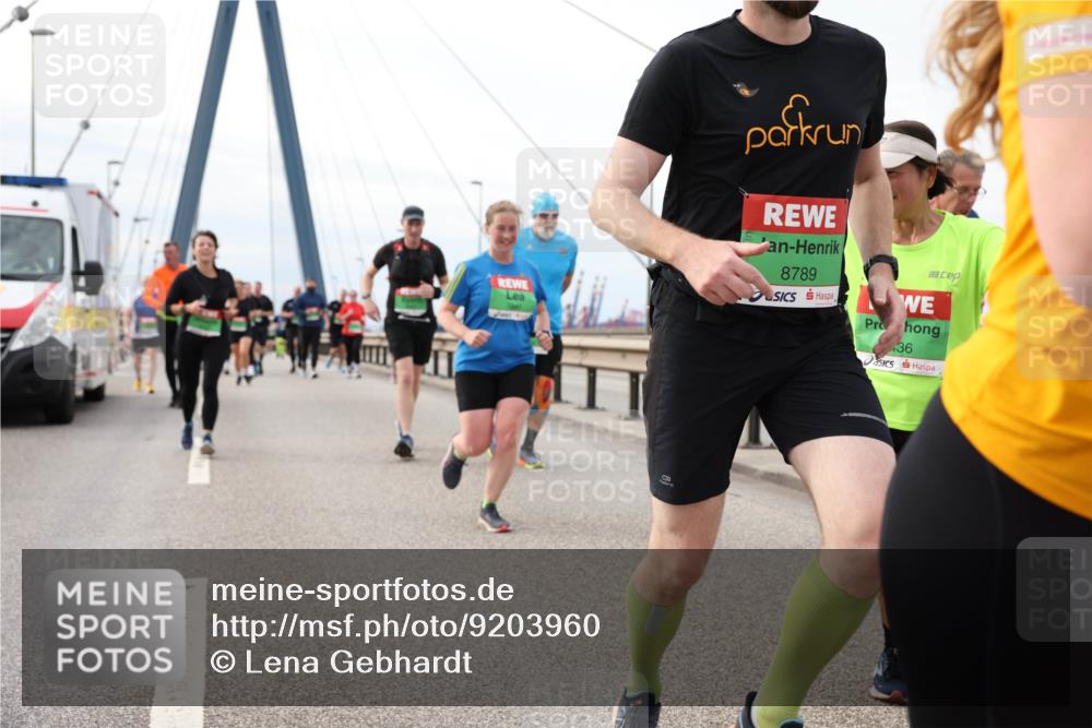 03.10.2025 - Köhlbrandbrückenlauf Lena Gebhardt http://msf.ph/oto/9203960 03.10.2025 15:55:05 Position 2 8789, 36 meine-sportfotos.de