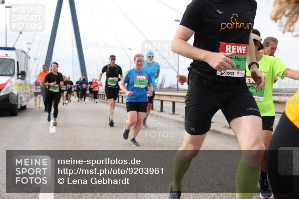 03.10.2025 - Köhlbrandbrückenlauf Lena Gebhardt http://msf.ph/oto/9203961 03.10.2025 15:55:05 Position 2 5, 99, 6 meine-sportfotos.de