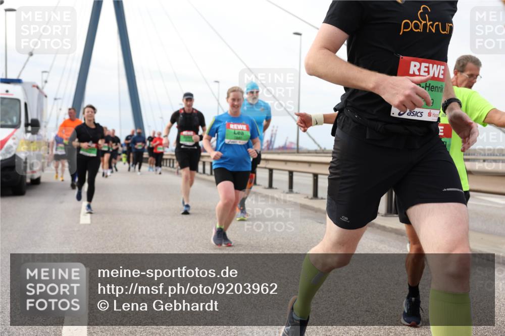 03.10.2025 - Köhlbrandbrückenlauf Lena Gebhardt http://msf.ph/oto/9203962 03.10.2025 15:55:05 Position 2  meine-sportfotos.de