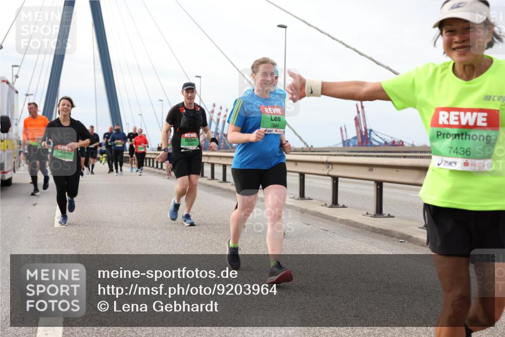 03.10.2025 - Köhlbrandbrückenlauf Lena Gebhardt http://msf.ph/oto/9203964 03.10.2025 15:55:05 Position 2 8117, 7840, 7436 meine-sportfotos.de