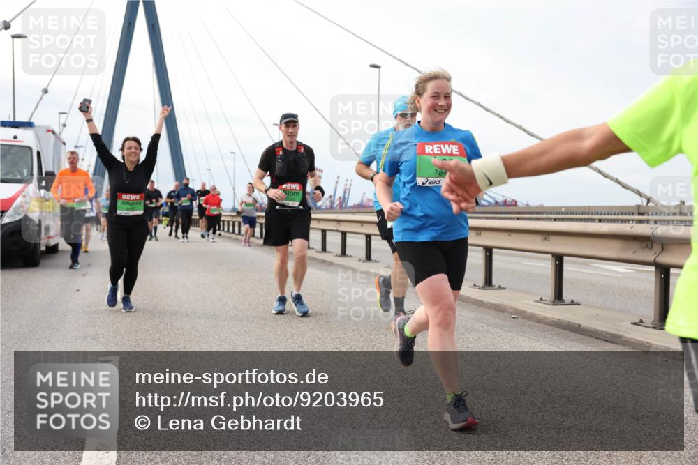 03.10.2025 - Köhlbrandbrückenlauf Lena Gebhardt http://msf.ph/oto/9203965 03.10.2025 15:55:06 Position 2 784 meine-sportfotos.de