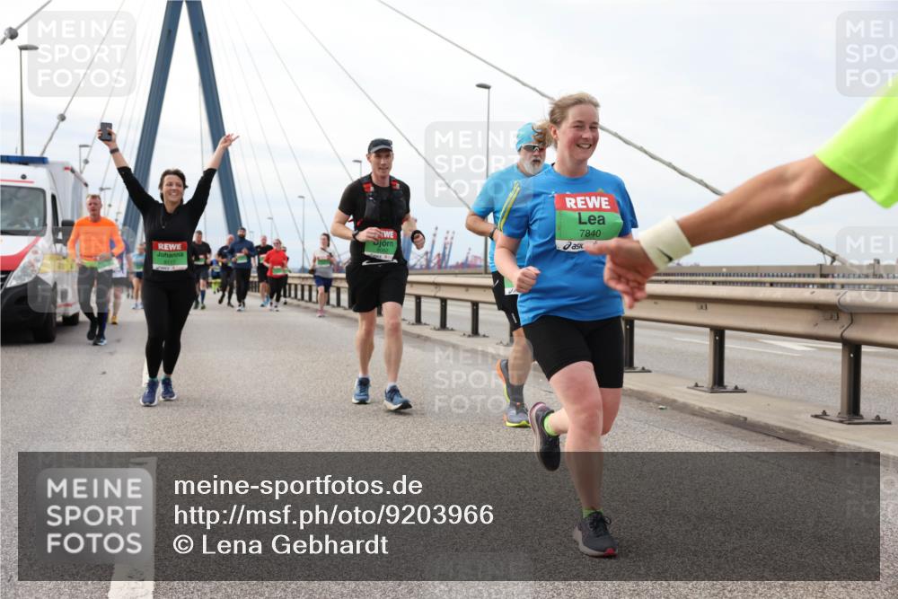 03.10.2025 - Köhlbrandbrückenlauf Lena Gebhardt http://msf.ph/oto/9203966 03.10.2025 15:55:06 Position 2 8117, 7840 meine-sportfotos.de