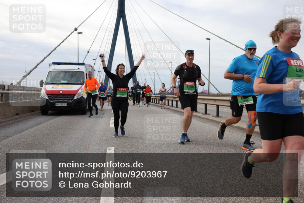 03.10.2025 - Köhlbrandbrückenlauf Lena Gebhardt http://msf.ph/oto/9203967 03.10.2025 15:55:06 Position 2 4249, 9289, 7840 meine-sportfotos.de