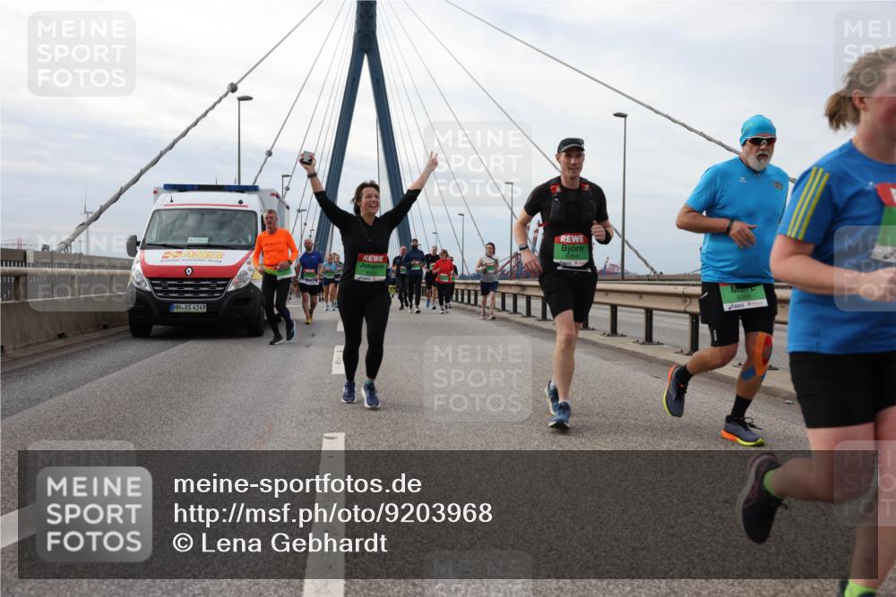 03.10.2025 - Köhlbrandbrückenlauf Lena Gebhardt http://msf.ph/oto/9203968 03.10.2025 15:55:06 Position 2 42, 85, 4, 4249, 9289 meine-sportfotos.de