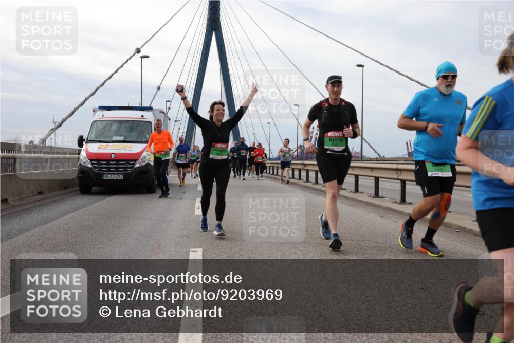 03.10.2025 - Köhlbrandbrückenlauf Lena Gebhardt http://msf.ph/oto/9203969 03.10.2025 15:55:06 Position 2 42, 85, 4249, 9289 meine-sportfotos.de
