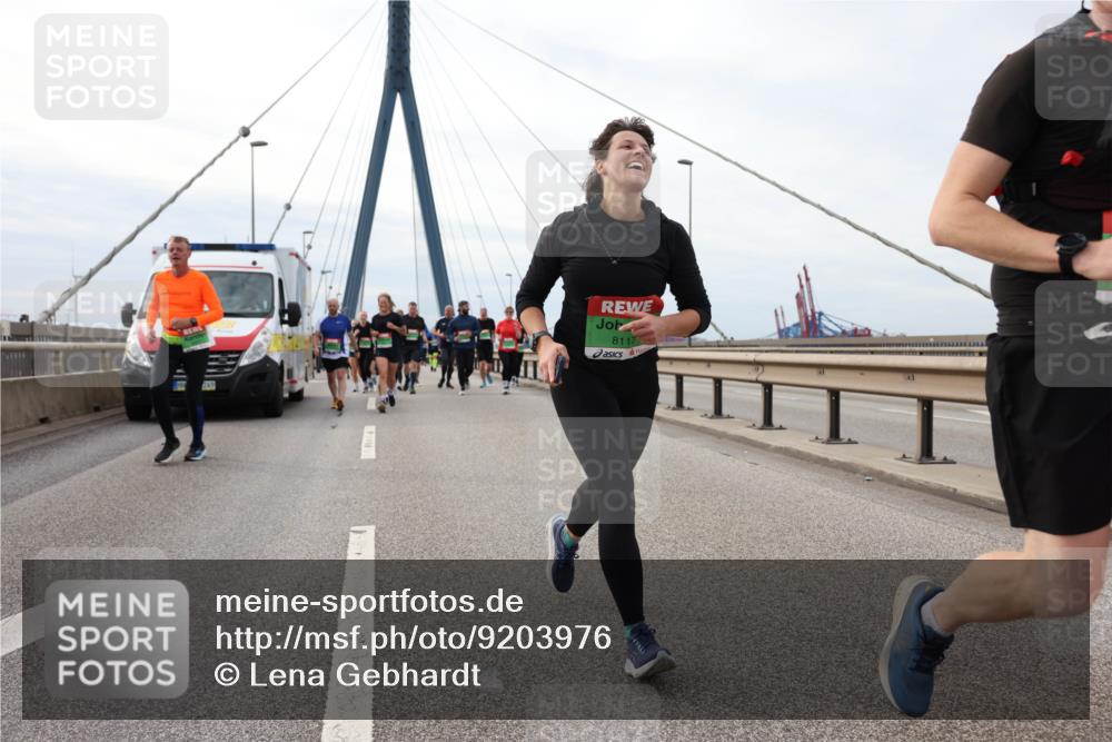 03.10.2025 - Köhlbrandbrückenlauf Lena Gebhardt http://msf.ph/oto/9203976 03.10.2025 15:55:07 Position 2 8117 meine-sportfotos.de