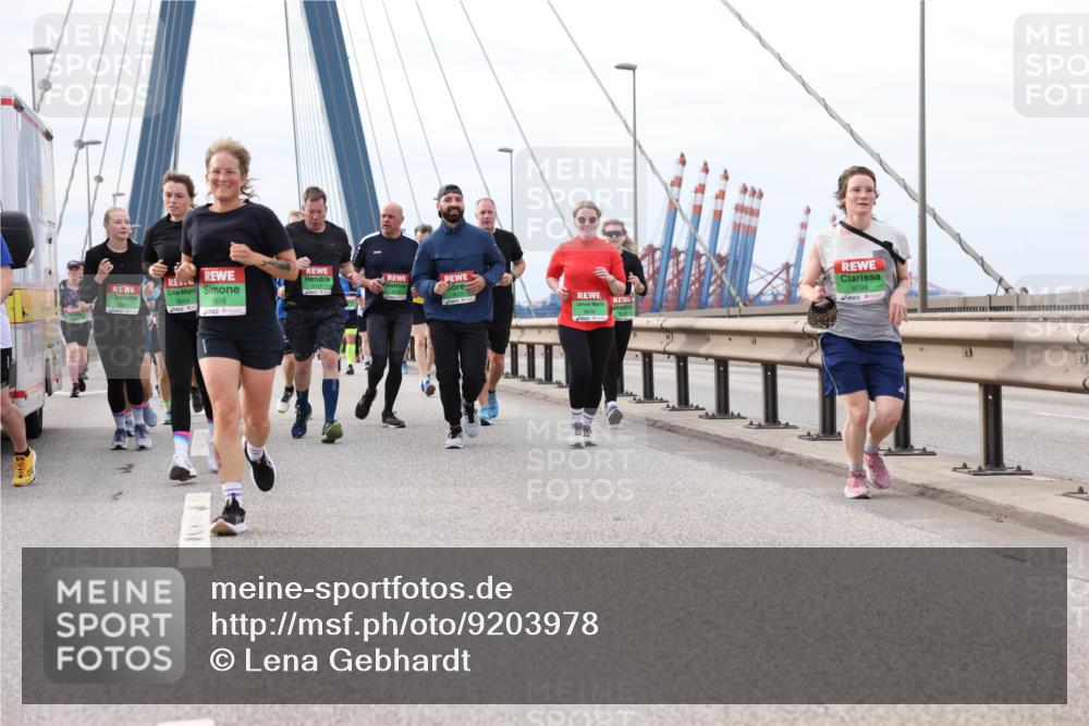 03.10.2025 - Köhlbrandbrückenlauf Lena Gebhardt http://msf.ph/oto/9203978 03.10.2025 15:55:09 Position 2 8098, 9044, 7816 meine-sportfotos.de