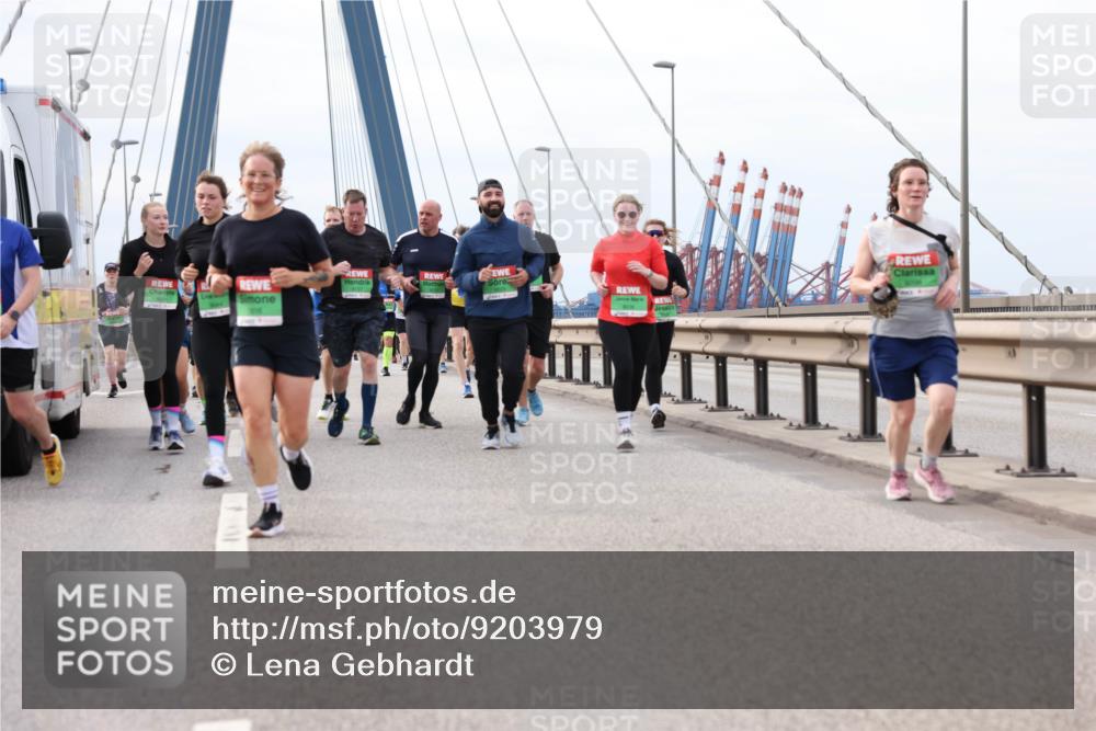 03.10.2025 - Köhlbrandbrückenlauf Lena Gebhardt http://msf.ph/oto/9203979 03.10.2025 15:55:09 Position 2  meine-sportfotos.de
