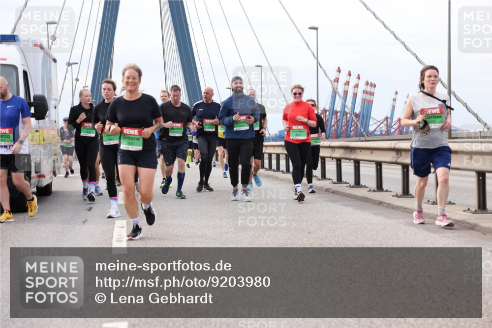 03.10.2025 - Köhlbrandbrückenlauf Lena Gebhardt http://msf.ph/oto/9203980 03.10.2025 15:55:09 Position 2 471, 7816 meine-sportfotos.de