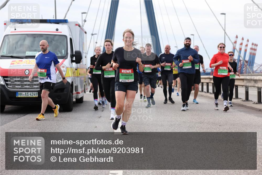 03.10.2025 - Köhlbrandbrückenlauf Lena Gebhardt http://msf.ph/oto/9203981 03.10.2025 15:55:09 Position 2 42, 85, 9044, 7816, 4249 meine-sportfotos.de