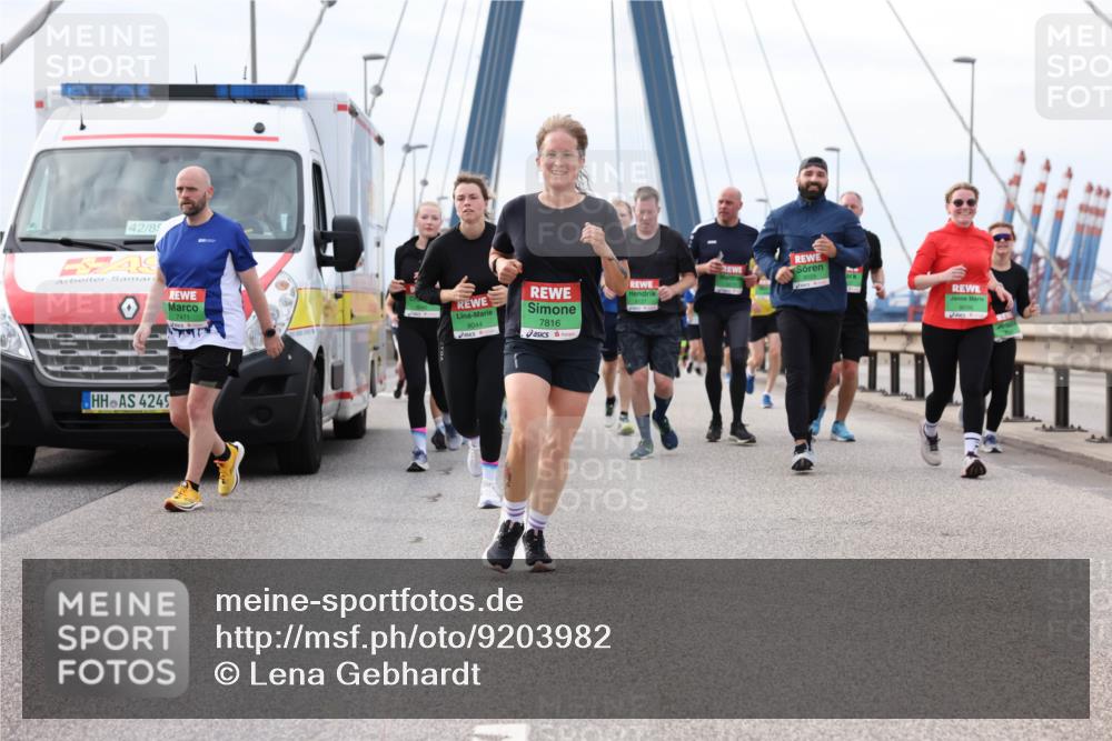 03.10.2025 - Köhlbrandbrückenlauf Lena Gebhardt http://msf.ph/oto/9203982 03.10.2025 15:55:10 Position 2 42, 85, 7471, 4249, 9044, 7816, 9036 meine-sportfotos.de