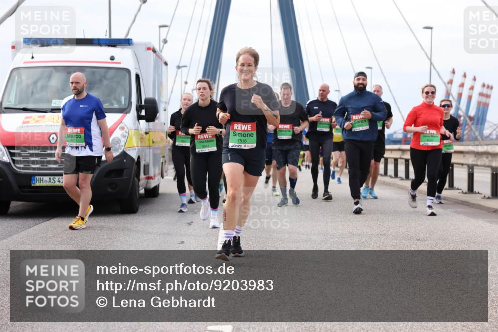 03.10.2025 - Köhlbrandbrückenlauf Lena Gebhardt http://msf.ph/oto/9203983 03.10.2025 15:55:10 Position 2 42, 42, 7471, 7816, 9044 meine-sportfotos.de