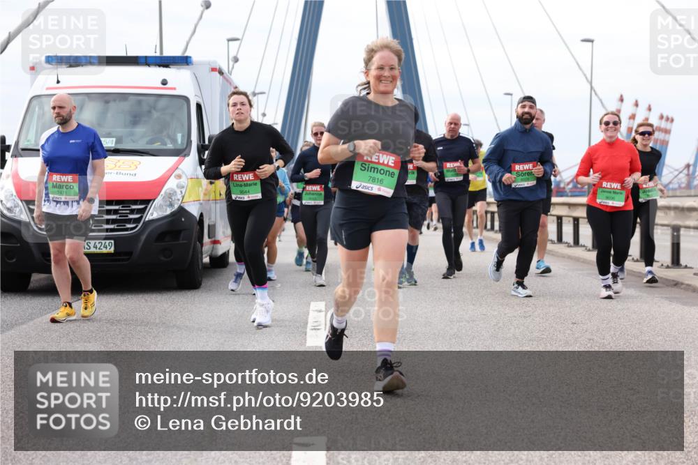 03.10.2025 - Köhlbrandbrückenlauf Lena Gebhardt http://msf.ph/oto/9203985 03.10.2025 15:55:10 Position 2 7471, 1, 5, 1, 383, 9044, 4249, 7816, 9043, 9036 meine-sportfotos.de