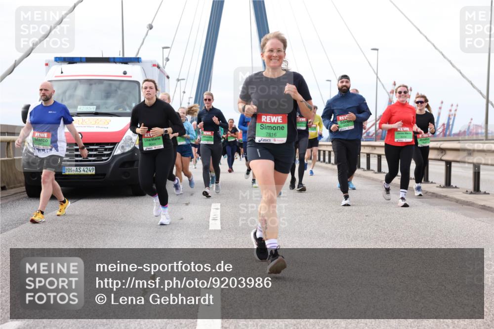 03.10.2025 - Köhlbrandbrückenlauf Lena Gebhardt http://msf.ph/oto/9203986 03.10.2025 15:55:10 Position 2 42, 85, 4, 4, 4249, 9044, 7816 meine-sportfotos.de