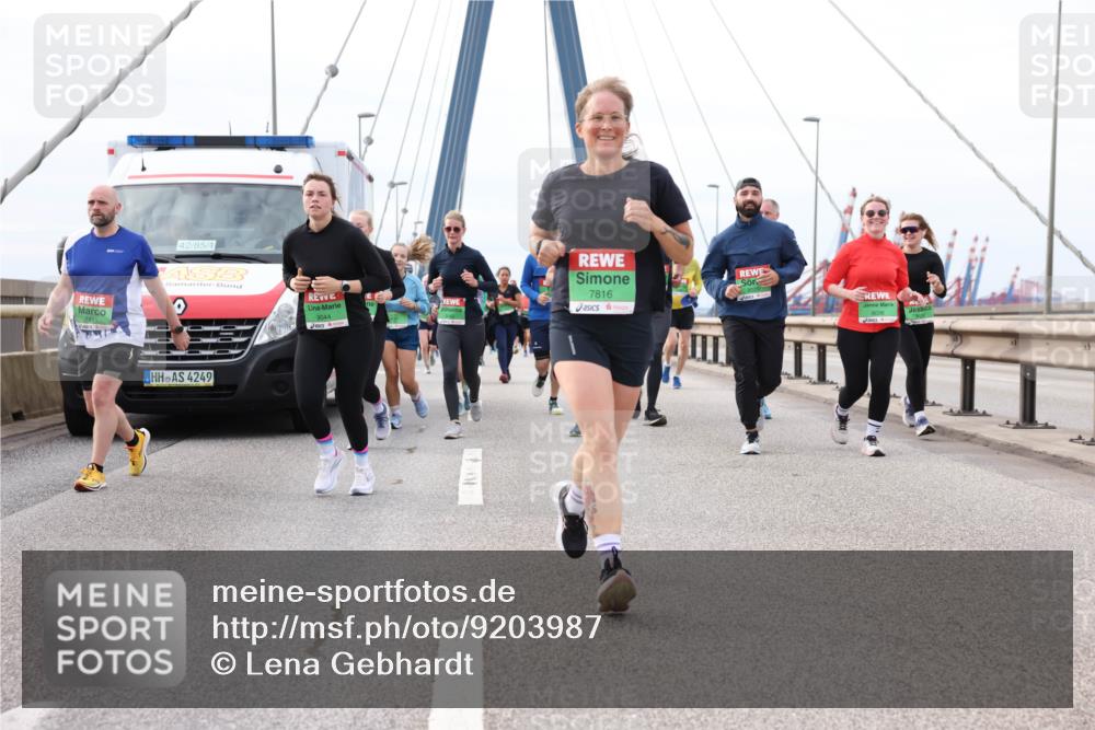 03.10.2025 - Köhlbrandbrückenlauf Lena Gebhardt http://msf.ph/oto/9203987 03.10.2025 15:55:10 Position 2 42, 85, 4, 4249, 7816, 9044 meine-sportfotos.de