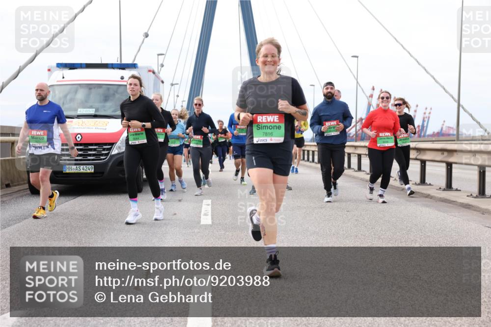 03.10.2025 - Köhlbrandbrückenlauf Lena Gebhardt http://msf.ph/oto/9203988 03.10.2025 15:55:10 Position 2 42, 85, 4, 4249, 7816 meine-sportfotos.de