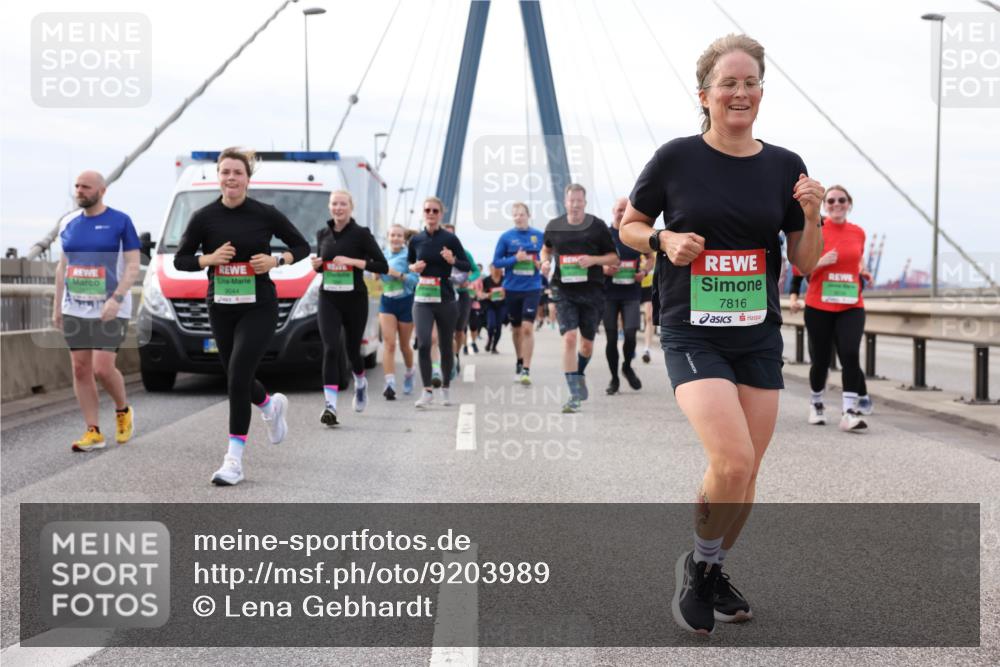03.10.2025 - Köhlbrandbrückenlauf Lena Gebhardt http://msf.ph/oto/9203989 03.10.2025 15:55:11 Position 2 7816 meine-sportfotos.de