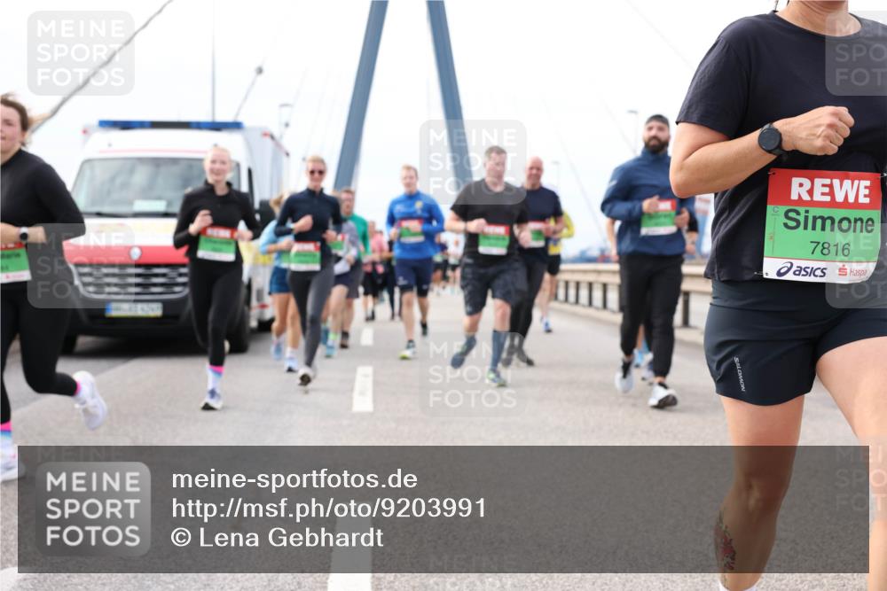 03.10.2025 - Köhlbrandbrückenlauf Lena Gebhardt http://msf.ph/oto/9203991 03.10.2025 15:55:11 Position 2 7816 meine-sportfotos.de