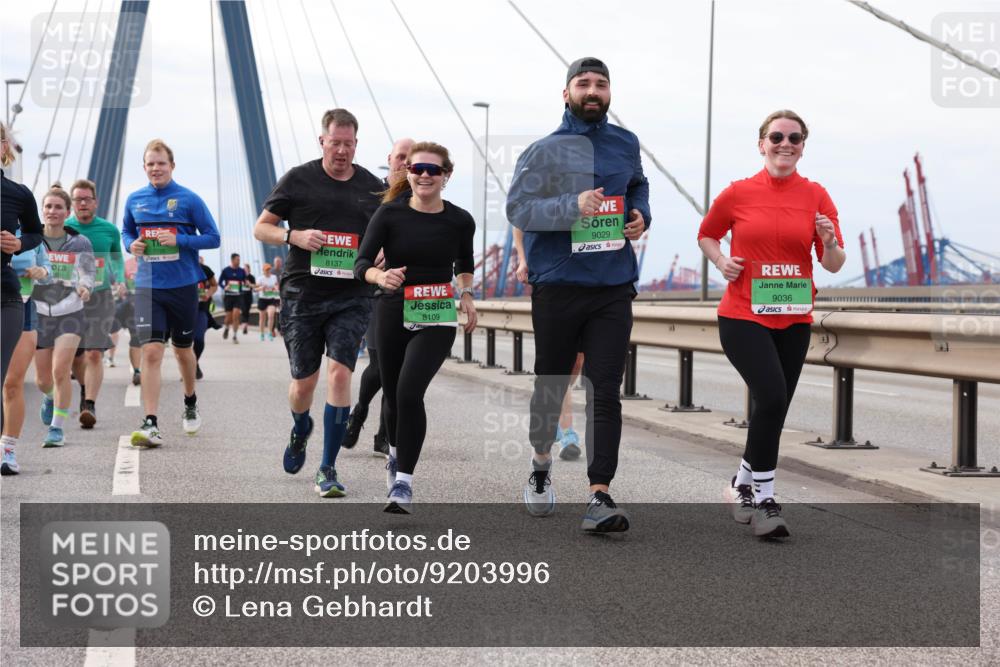03.10.2025 - Köhlbrandbrückenlauf Lena Gebhardt http://msf.ph/oto/9203996 03.10.2025 15:55:12 Position 2 8137, 8109, 9029, 9036 meine-sportfotos.de