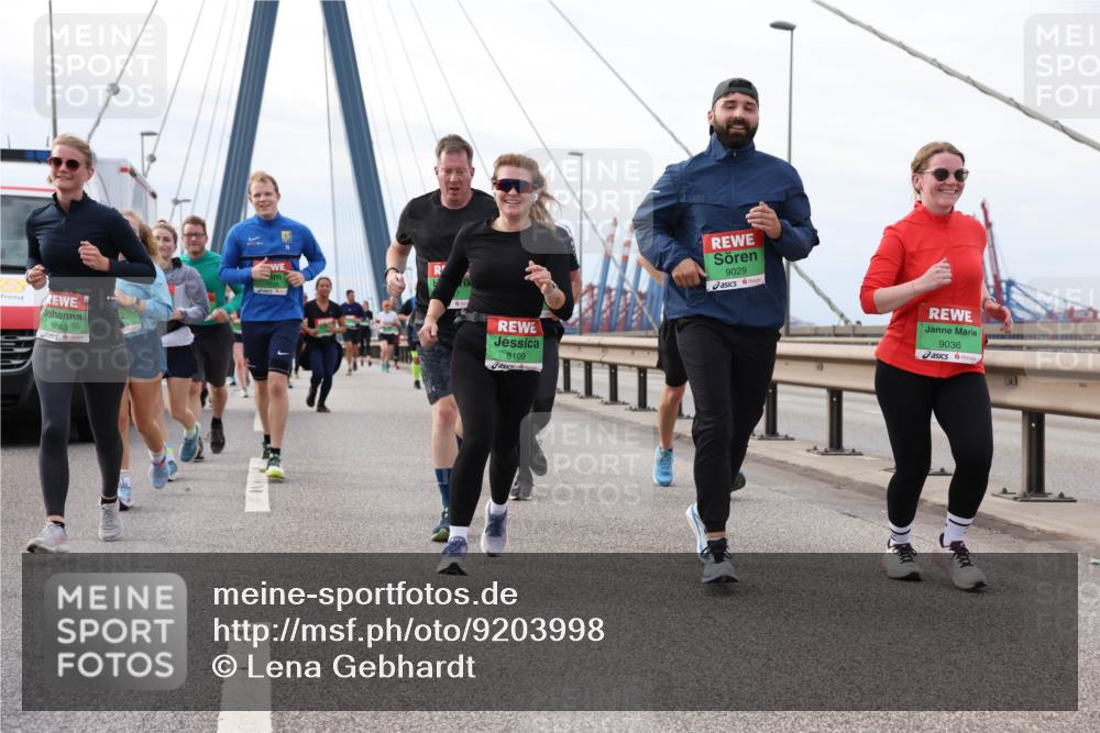 03.10.2025 - Köhlbrandbrückenlauf Lena Gebhardt http://msf.ph/oto/9203998 03.10.2025 15:55:12 Position 2 9043, 8109, 9029, 9036 meine-sportfotos.de