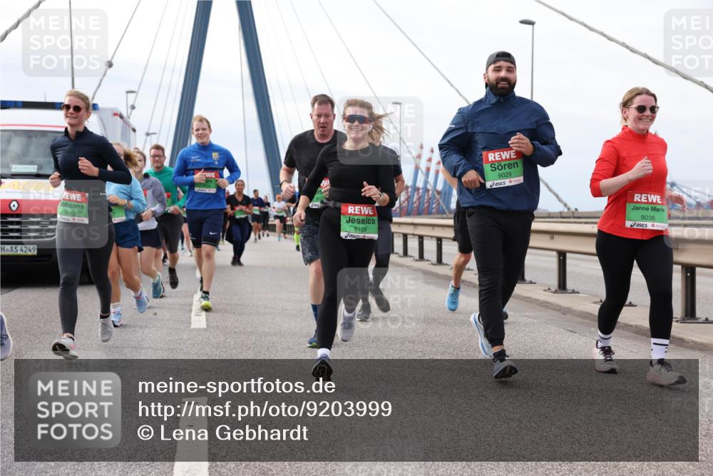03.10.2025 - Köhlbrandbrückenlauf Lena Gebhardt http://msf.ph/oto/9203999 03.10.2025 15:55:12 Position 2 42, 85, 9043, 4249, 8109, 9029, 9036 meine-sportfotos.de
