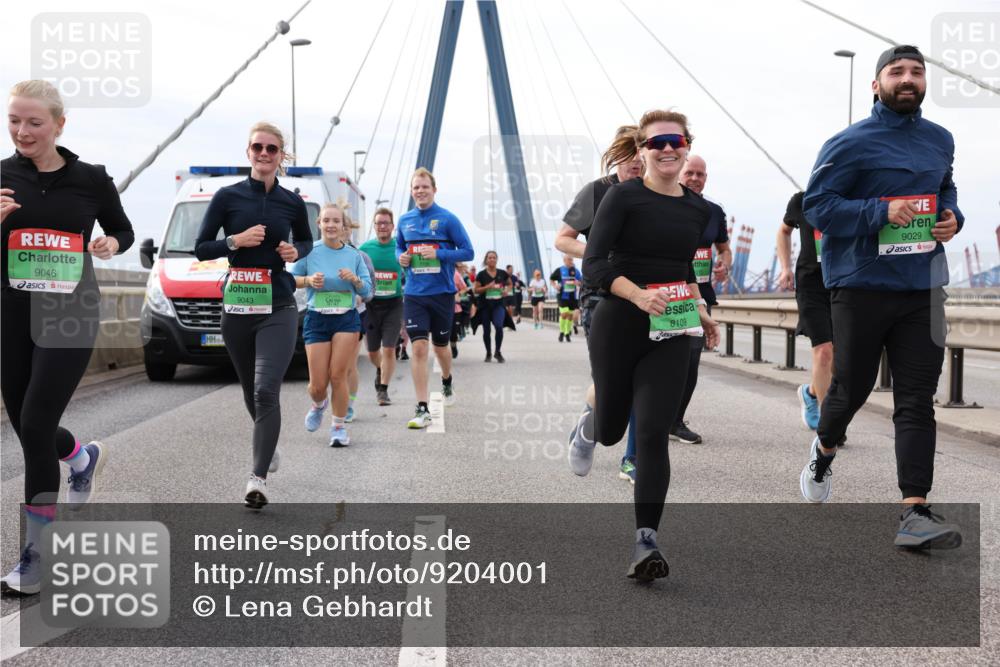 03.10.2025 - Köhlbrandbrückenlauf Lena Gebhardt http://msf.ph/oto/9204001 03.10.2025 15:55:13 Position 2 9046, 9043, 8109, 9029 meine-sportfotos.de