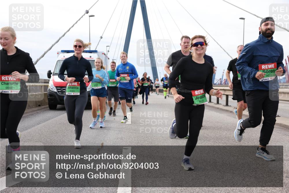 03.10.2025 - Köhlbrandbrückenlauf Lena Gebhardt http://msf.ph/oto/9204003 03.10.2025 15:55:13 Position 2 9046, 9043, 8109, 9029 meine-sportfotos.de