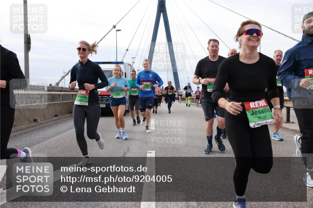 03.10.2025 - Köhlbrandbrückenlauf Lena Gebhardt http://msf.ph/oto/9204005 03.10.2025 15:55:13 Position 2 9043, 4249, 8109 meine-sportfotos.de