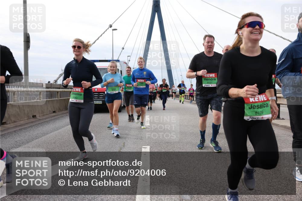 03.10.2025 - Köhlbrandbrückenlauf Lena Gebhardt http://msf.ph/oto/9204006 03.10.2025 15:55:13 Position 2 9043, 4249, 8137, 8109 meine-sportfotos.de