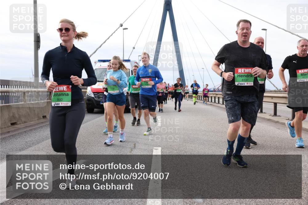03.10.2025 - Köhlbrandbrückenlauf Lena Gebhardt http://msf.ph/oto/9204007 03.10.2025 15:55:14 Position 2 9043, 8137, 9272 meine-sportfotos.de