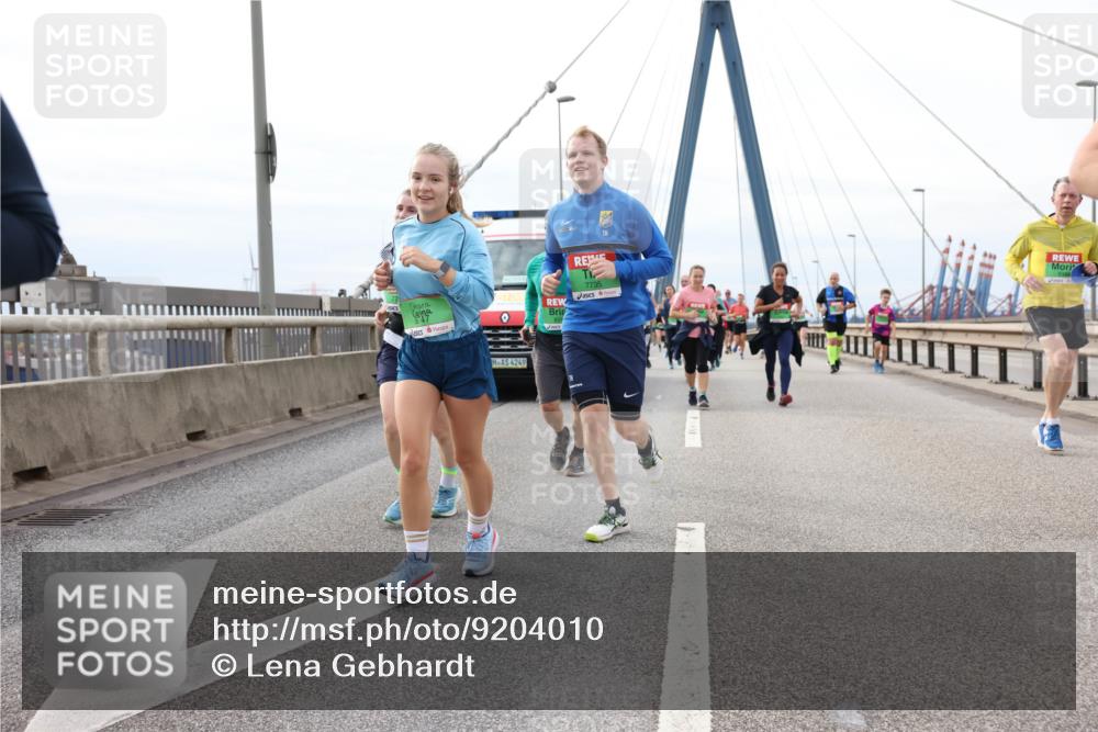 03.10.2025 - Köhlbrandbrückenlauf Lena Gebhardt http://msf.ph/oto/9204010 03.10.2025 15:55:14 Position 2 4249, 7735 meine-sportfotos.de