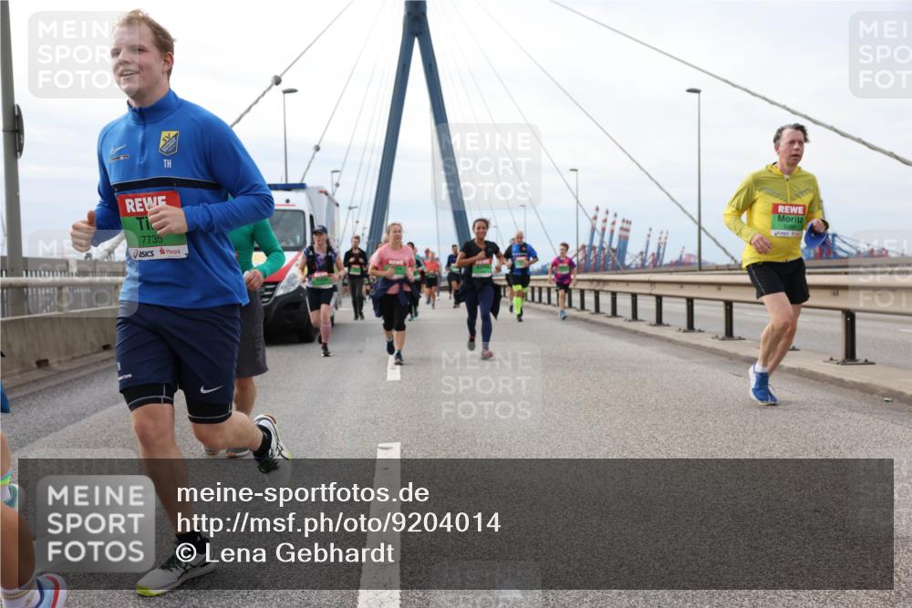 03.10.2025 - Köhlbrandbrückenlauf Lena Gebhardt http://msf.ph/oto/9204014 03.10.2025 15:55:15 Position 2 7735 meine-sportfotos.de