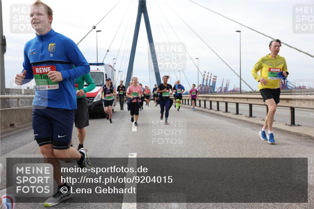 03.10.2025 - Köhlbrandbrückenlauf Lena Gebhardt http://msf.ph/oto/9204015 03.10.2025 15:55:15 Position 2 7735 meine-sportfotos.de
