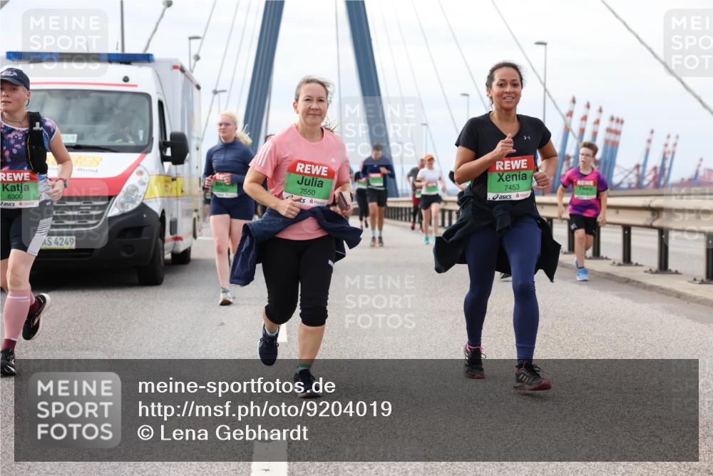 03.10.2025 - Köhlbrandbrückenlauf Lena Gebhardt http://msf.ph/oto/9204019 03.10.2025 15:55:16 Position 2 8300, 7550, 7453, 4249 meine-sportfotos.de