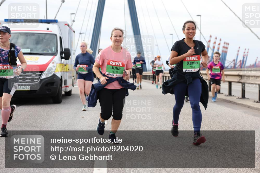 03.10.2025 - Köhlbrandbrückenlauf Lena Gebhardt http://msf.ph/oto/9204020 03.10.2025 15:55:17 Position 2 8300, 2, 85, 4, 4249, 7550, 7453 meine-sportfotos.de