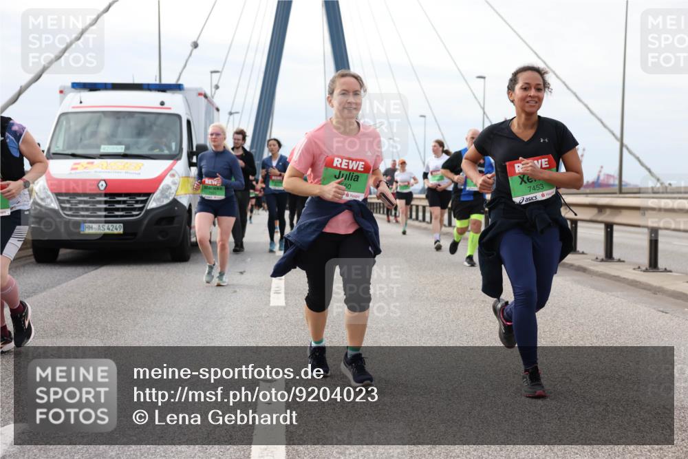 03.10.2025 - Köhlbrandbrückenlauf Lena Gebhardt http://msf.ph/oto/9204023 03.10.2025 15:55:17 Position 2 42, 854, 4249, 50, 7453 meine-sportfotos.de