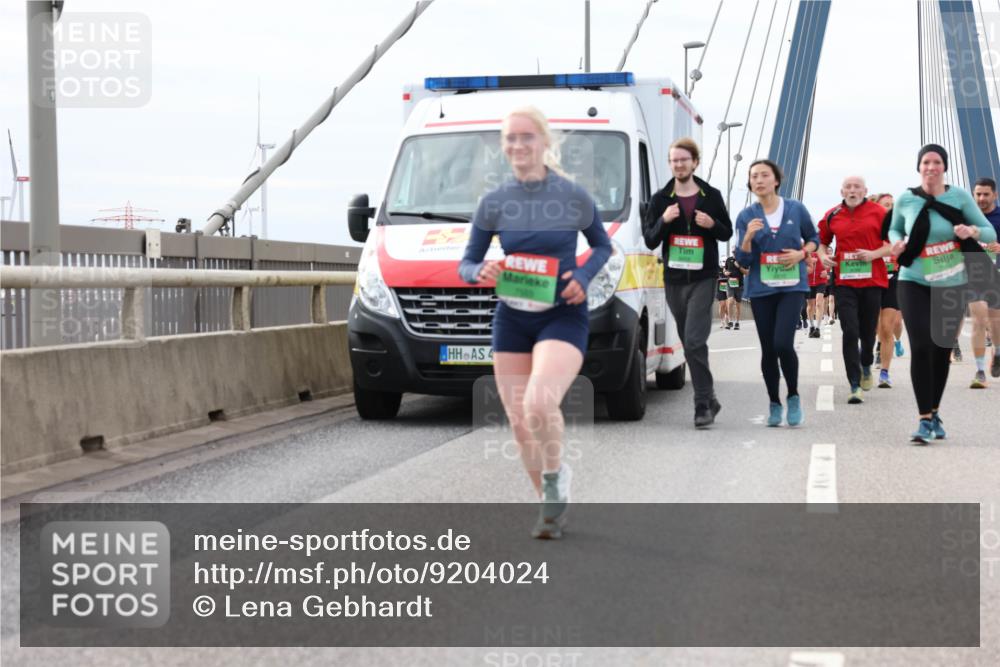 03.10.2025 - Köhlbrandbrückenlauf Lena Gebhardt http://msf.ph/oto/9204024 03.10.2025 15:55:18 Position 2 4 meine-sportfotos.de