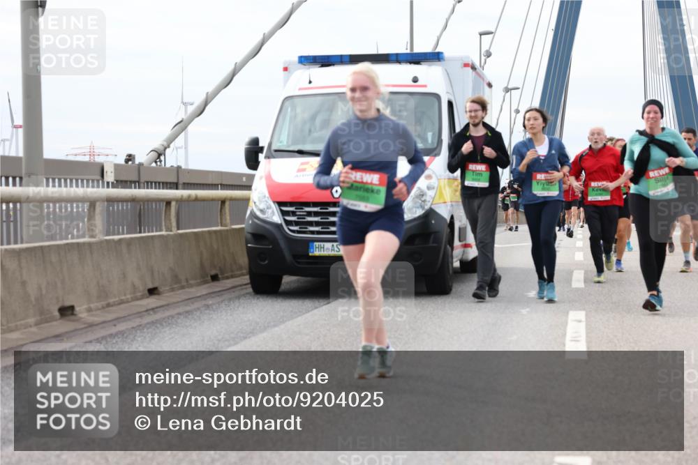 03.10.2025 - Köhlbrandbrückenlauf Lena Gebhardt http://msf.ph/oto/9204025 03.10.2025 15:55:18 Position 2 7565 meine-sportfotos.de