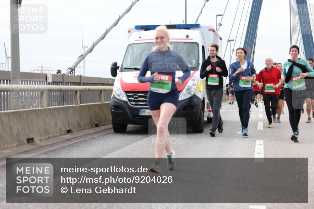 03.10.2025 - Köhlbrandbrückenlauf Lena Gebhardt http://msf.ph/oto/9204026 03.10.2025 15:55:18 Position 2  meine-sportfotos.de