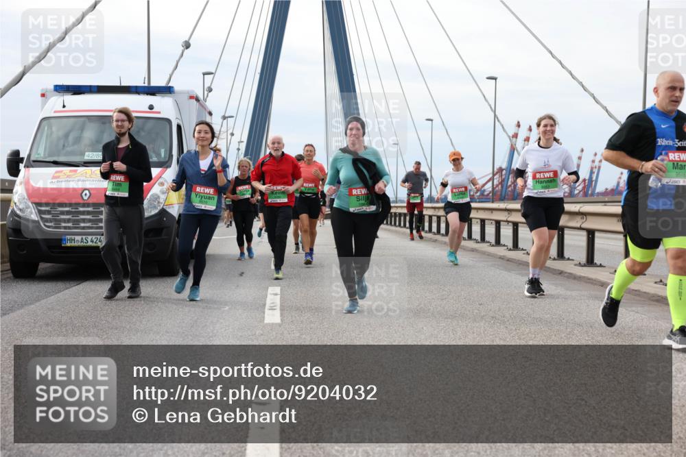 03.10.2025 - Köhlbrandbrückenlauf Lena Gebhardt http://msf.ph/oto/9204032 03.10.2025 15:55:19 Position 2 42, 85, 49, 424, 9516 meine-sportfotos.de