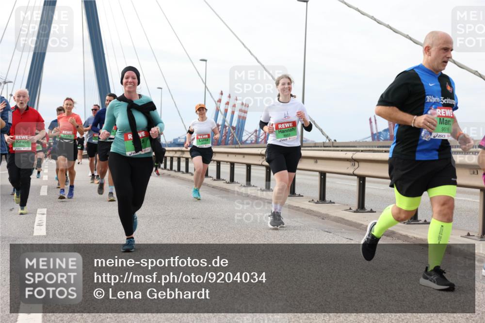 03.10.2025 - Köhlbrandbrückenlauf Lena Gebhardt http://msf.ph/oto/9204034 03.10.2025 15:55:20 Position 2 8953, 9516 meine-sportfotos.de